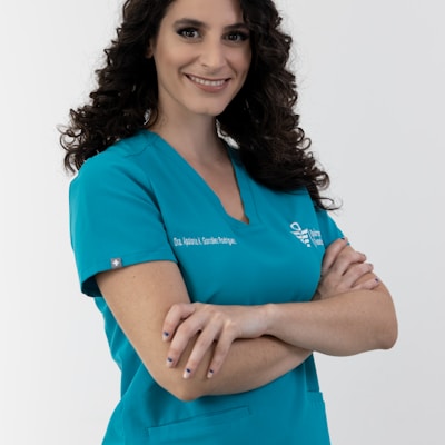 Dr. Ayşe Çelik - Genetik Uzmanı